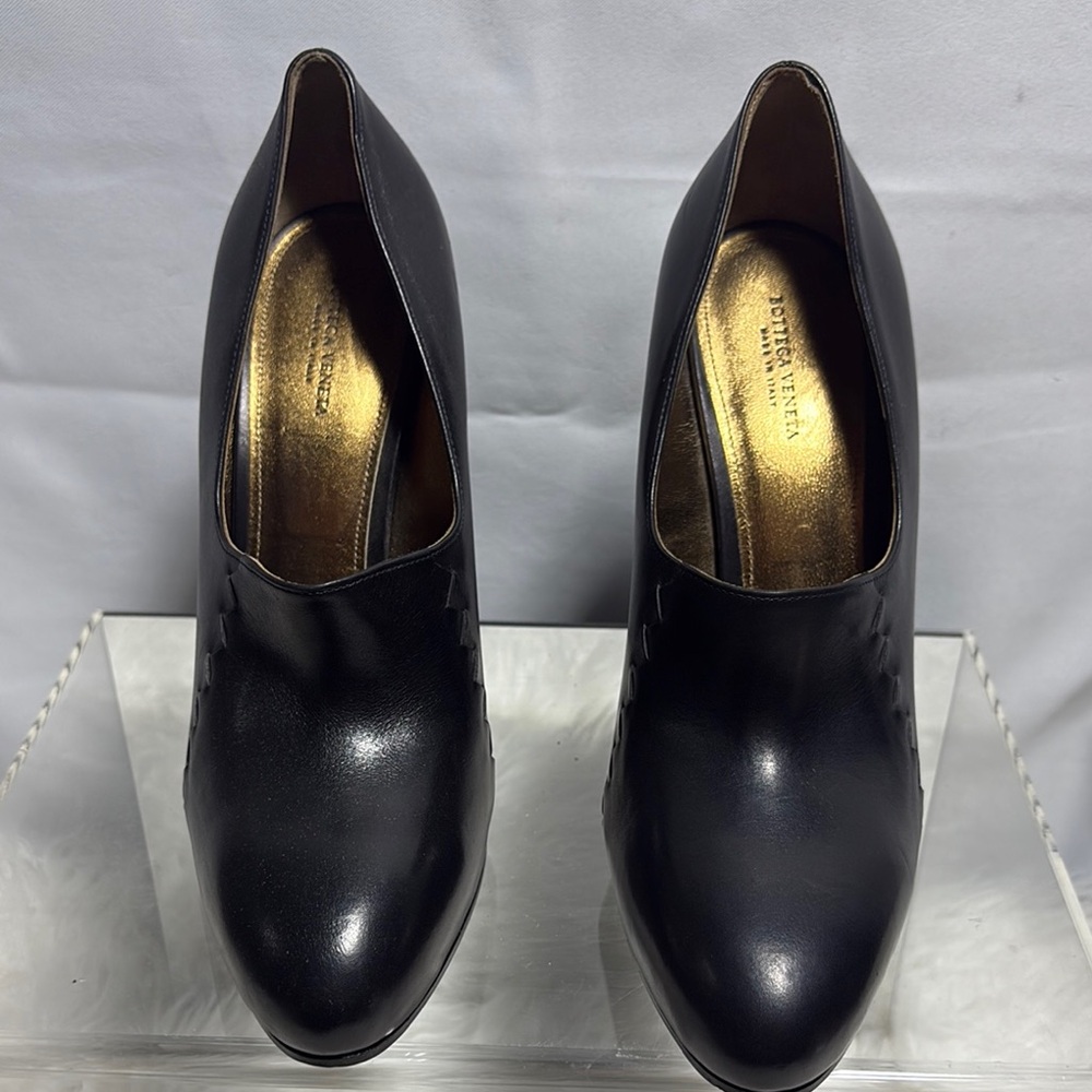 Bottega Veneta Black Heeled Boots Elegant Minimalist Design